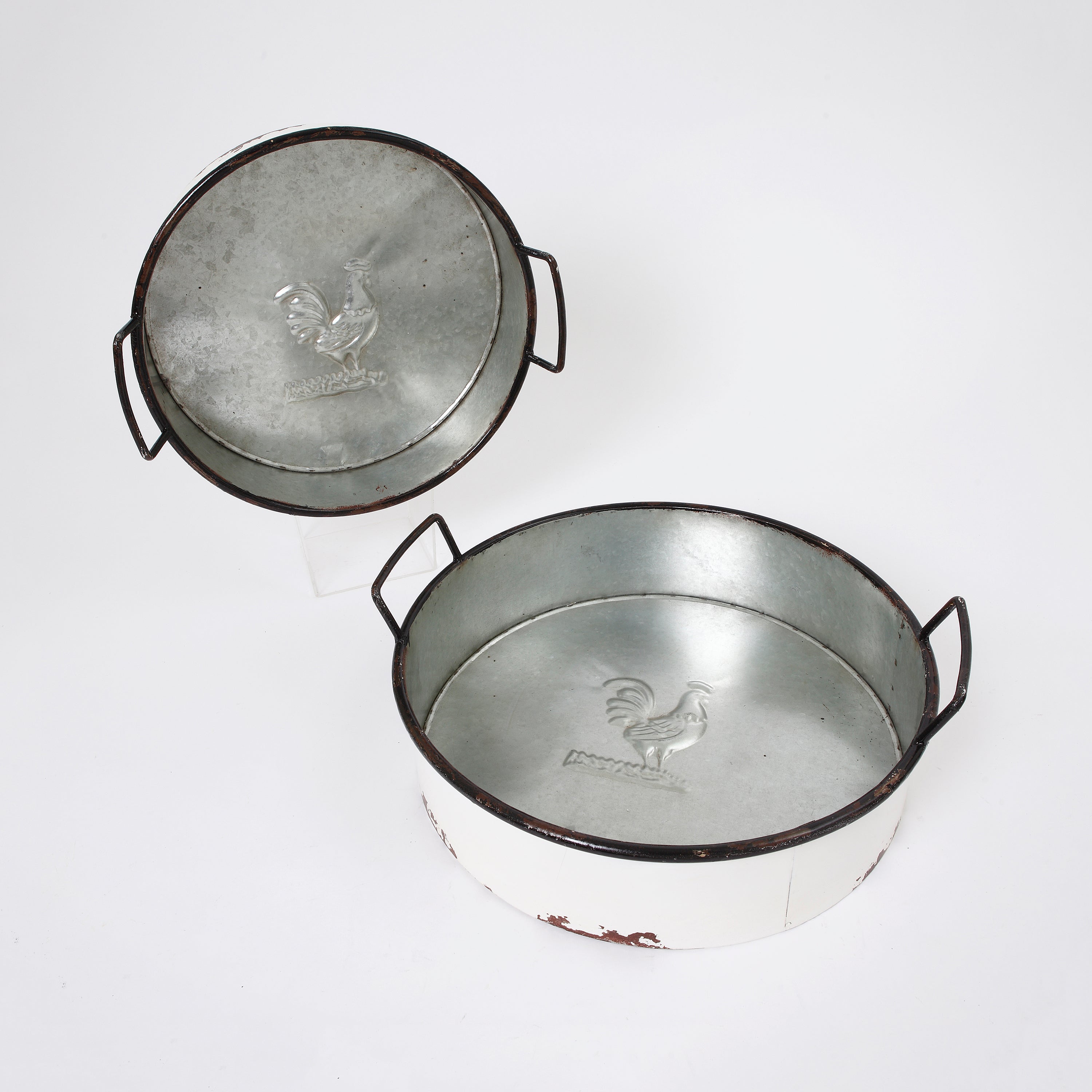 Decorative Farmhouse Set of 2 Round Nesting Metal Trays
